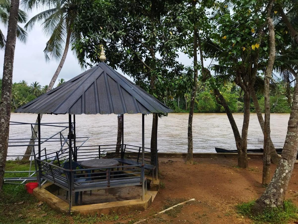 Munroe Lagoons كولاّم المظهر الخارجي الصورة